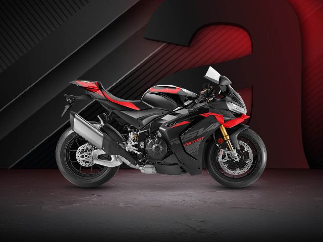 aprilia-rs-v4-promo-card-m-1200x900_clean.jpg